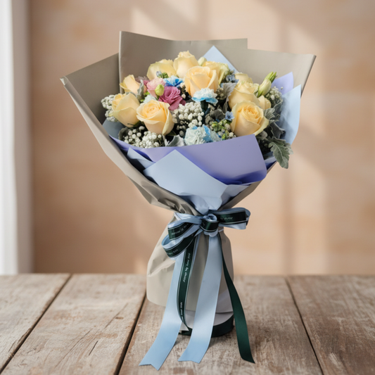 格蘭花店 - 鮮花花束 (玫瑰12枝、藍星花、桔梗、染色小丁、滿天星、米娜葉及其他襯花) [FB088]