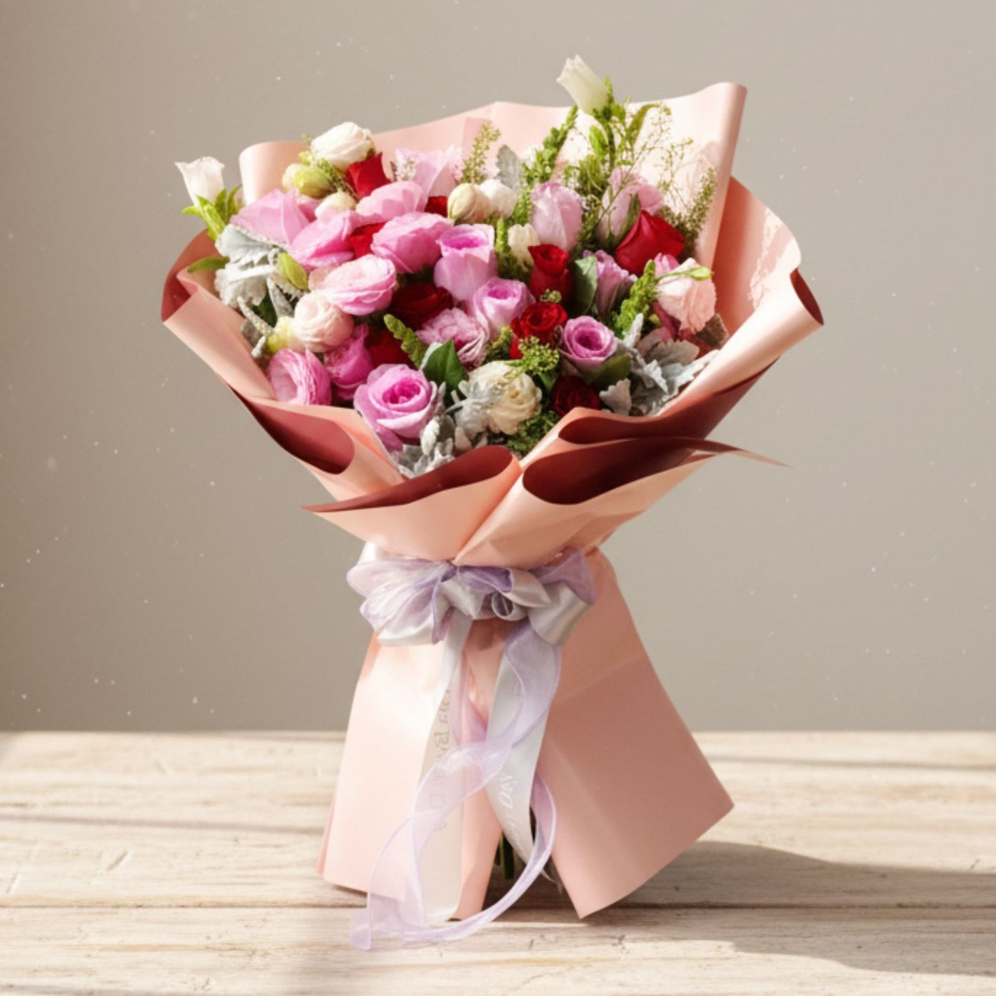 格蘭花店 - 鮮花花束 (粉玫瑰10枝、紅玫瑰10枝、桔梗及其他襯花) [FB145]