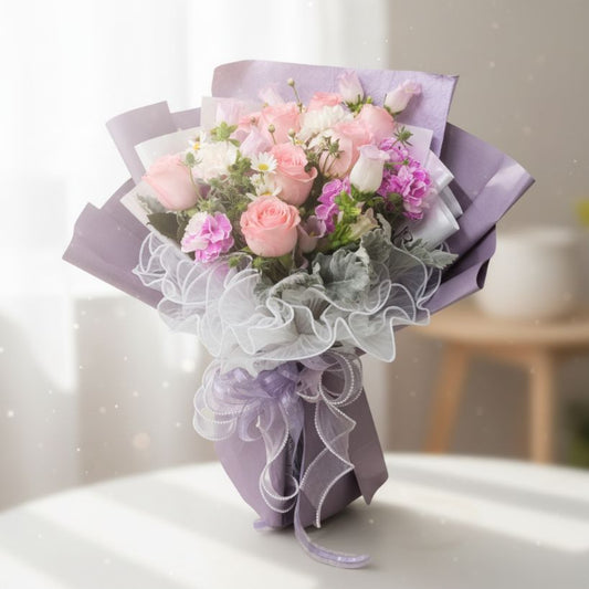 格蘭花店 - 鮮花花束 (粉玫瑰10枝、康乃馨、風鈴花、米娜葉、玫瑰及其他襯花) [FB26015]