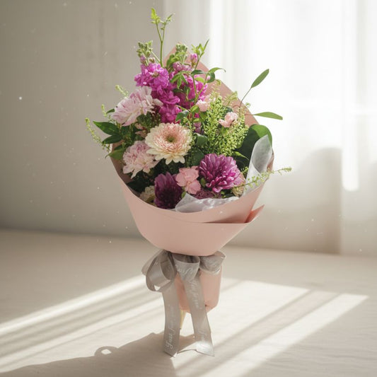 格蘭花店 - 鮮花花束 (大理花、太陽花、日本麝香及其他襯花) [FB26025]
