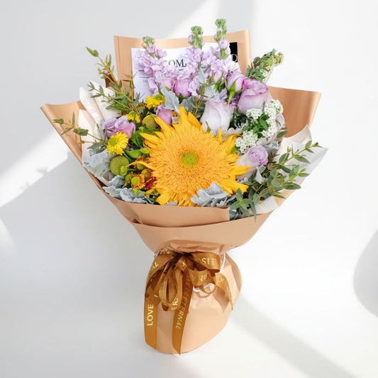 格蘭花店 - 鮮花花束 (迪重瓣向日葵、紫玫瑰、日本麝香、小菊、尤加利葉及其他襯花) [FB26305]