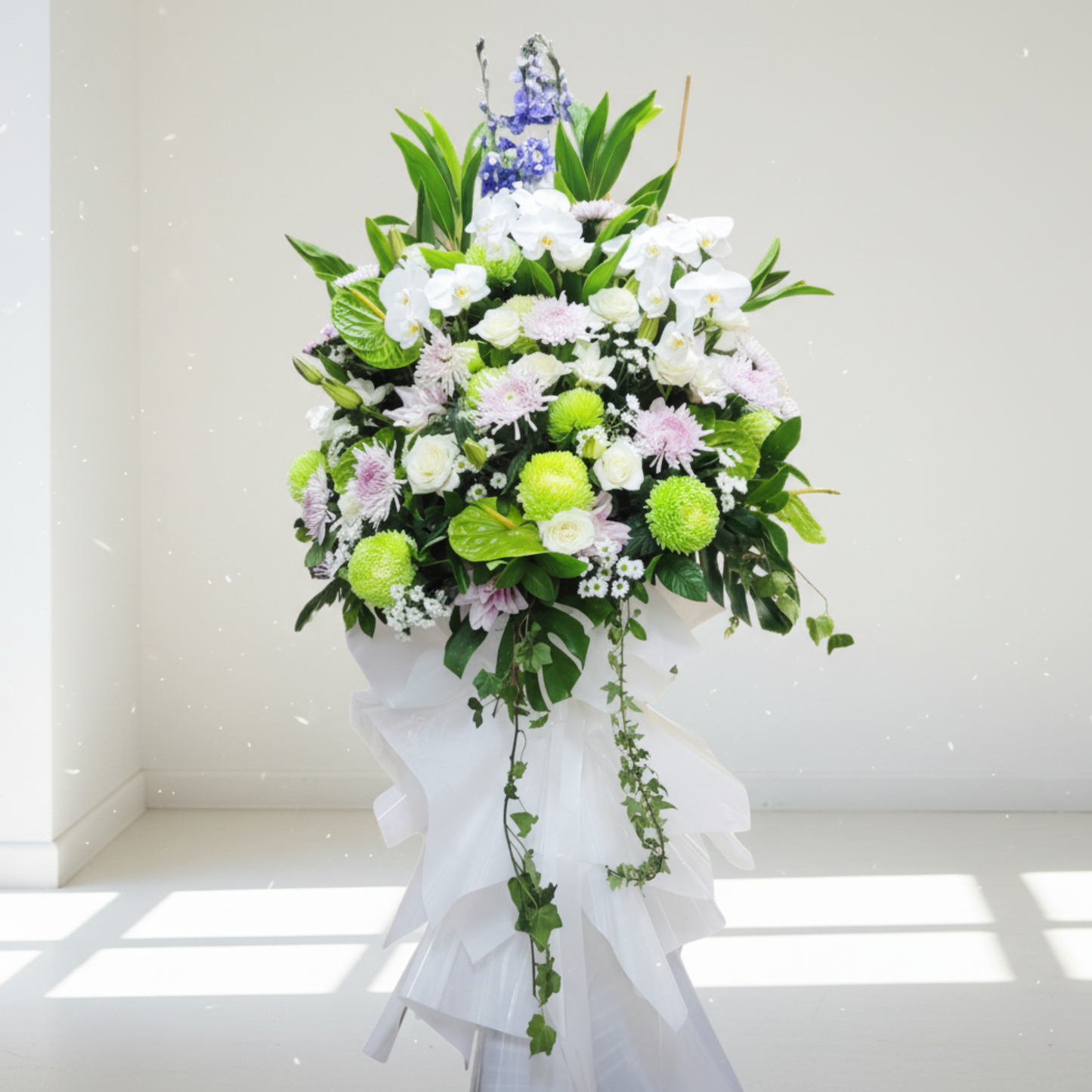 格蘭花店 - 白事花籃 (青鐵、蝴蝶蘭、綠大掌、西施菊、牡丹菊、玫瑰、小菊及襯花) [FS0016] 喪禮 殯儀 告別式 追思會