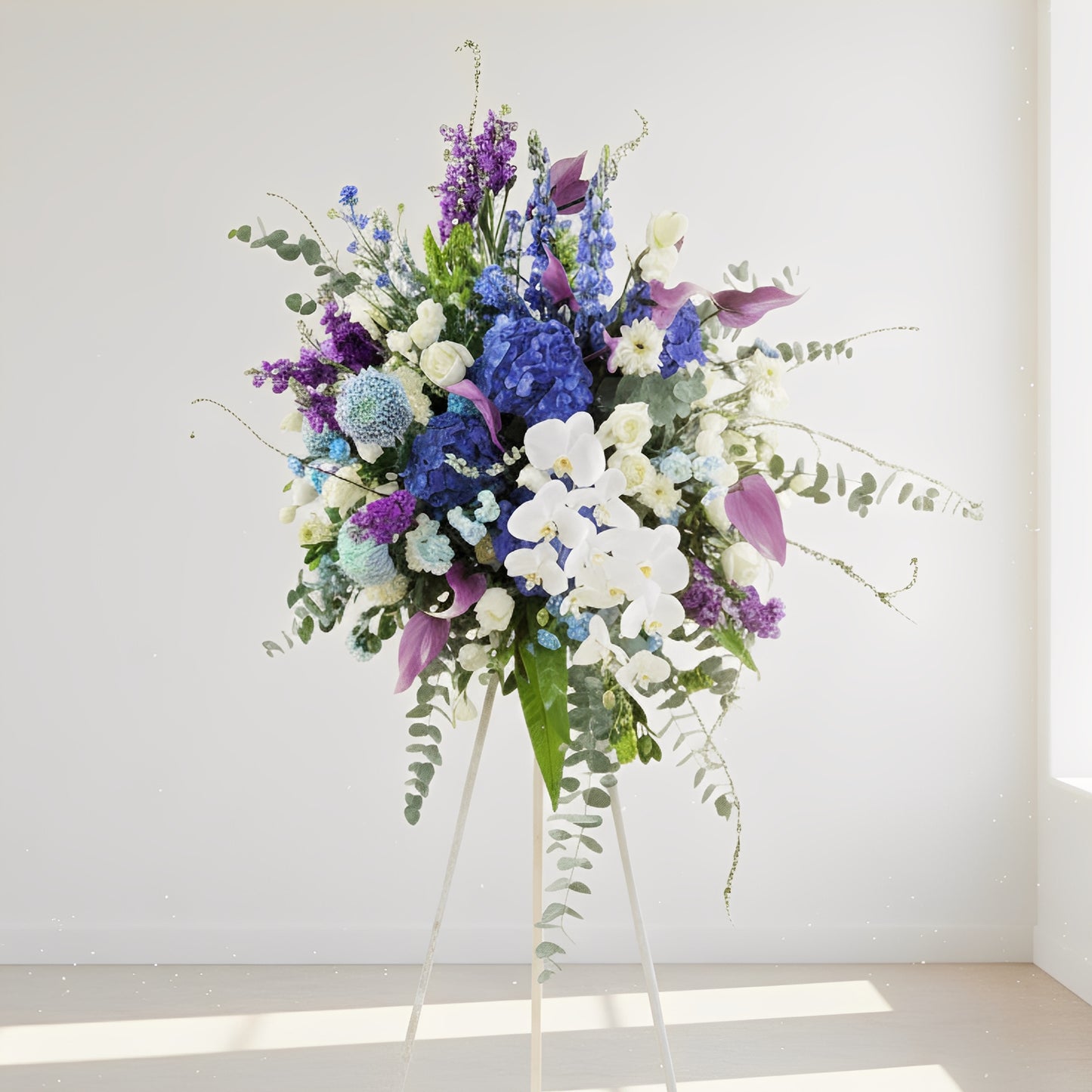 格蘭花店 - 白事花籃 (大飛燕、日本雪柳、紫掌、繡球花、大牡丹菊、蝴蝶蘭、玫瑰、白太陽、染色小丁香及襯花) [FS0020] 喪禮 殯儀 告別式 追思會