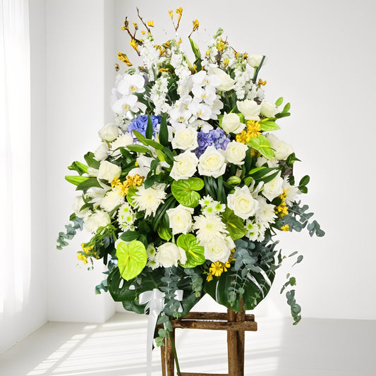 格蘭花店 - 白事花籃 (跳舞蘭、蝴蝶蘭、牡丹菊、白百合、綠大掌、繡球花、玫瑰、大尤加莉葉及襯花) [FS0036] 喪禮 殯儀 告別式 追思會