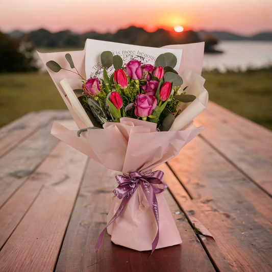 格蘭花店 - 鮮花花束 (紫玫瑰及鬱金香共9枝＋尤加利葉、BB草、米娜葉及襯花) [GF00077]