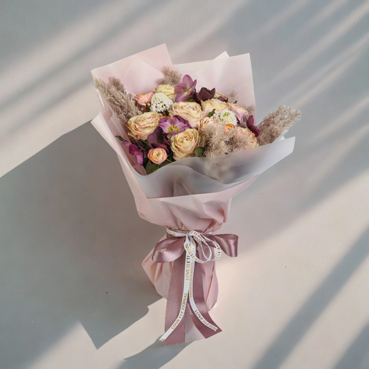 格蘭花店 - 鮮花花束 (玫瑰11枝＋小牡丹、蟲蟲草及襯花) [GF00079]