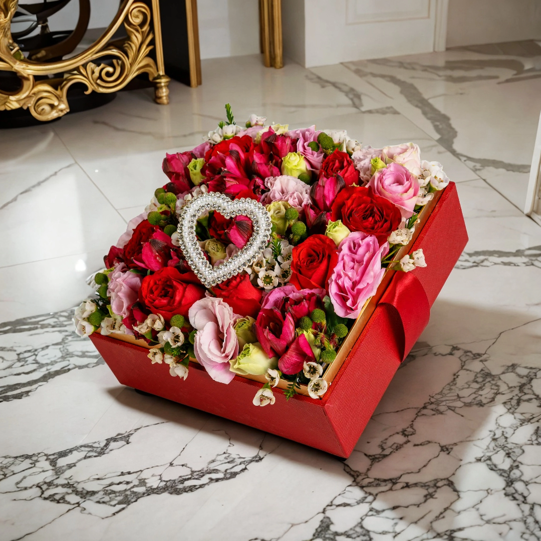 格蘭花店 - 方形鮮花花盒 (紅玫瑰11枝＋桔梗、小白合及襯花，配襯高級禮盒) [GF00086 / 7401748]