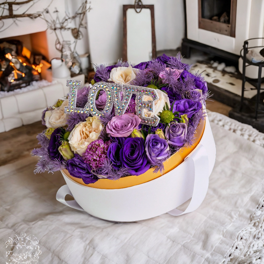 格蘭花店 - 圓形鮮花花盒 (紫玫瑰11枝＋桔梗、小白合及襯花，配襯高級禮盒) [GF00087 / 7401750]