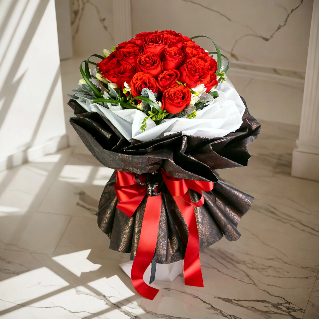 格蘭花店 - 鮮花花束 (紅玫瑰30枝＋較剪蘭、春蘭葉、米娜葉及襯花) [GF00094]