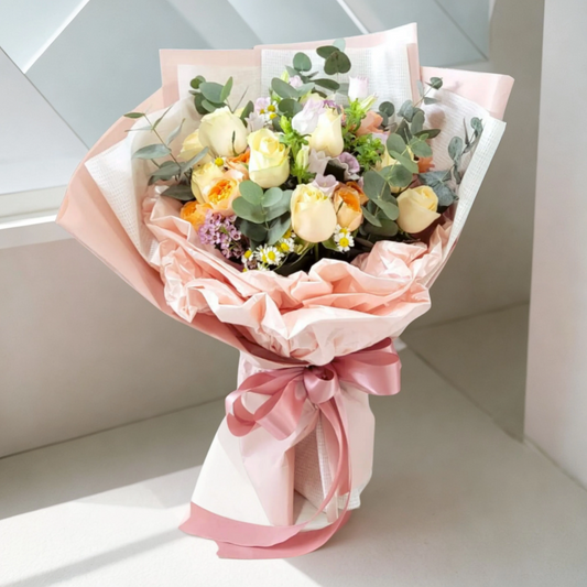 格蘭花店 - 鮮花花束 (香檳玫瑰、小玫瑰、風鈴、立梅、葉上花及襯花) [GF00149]