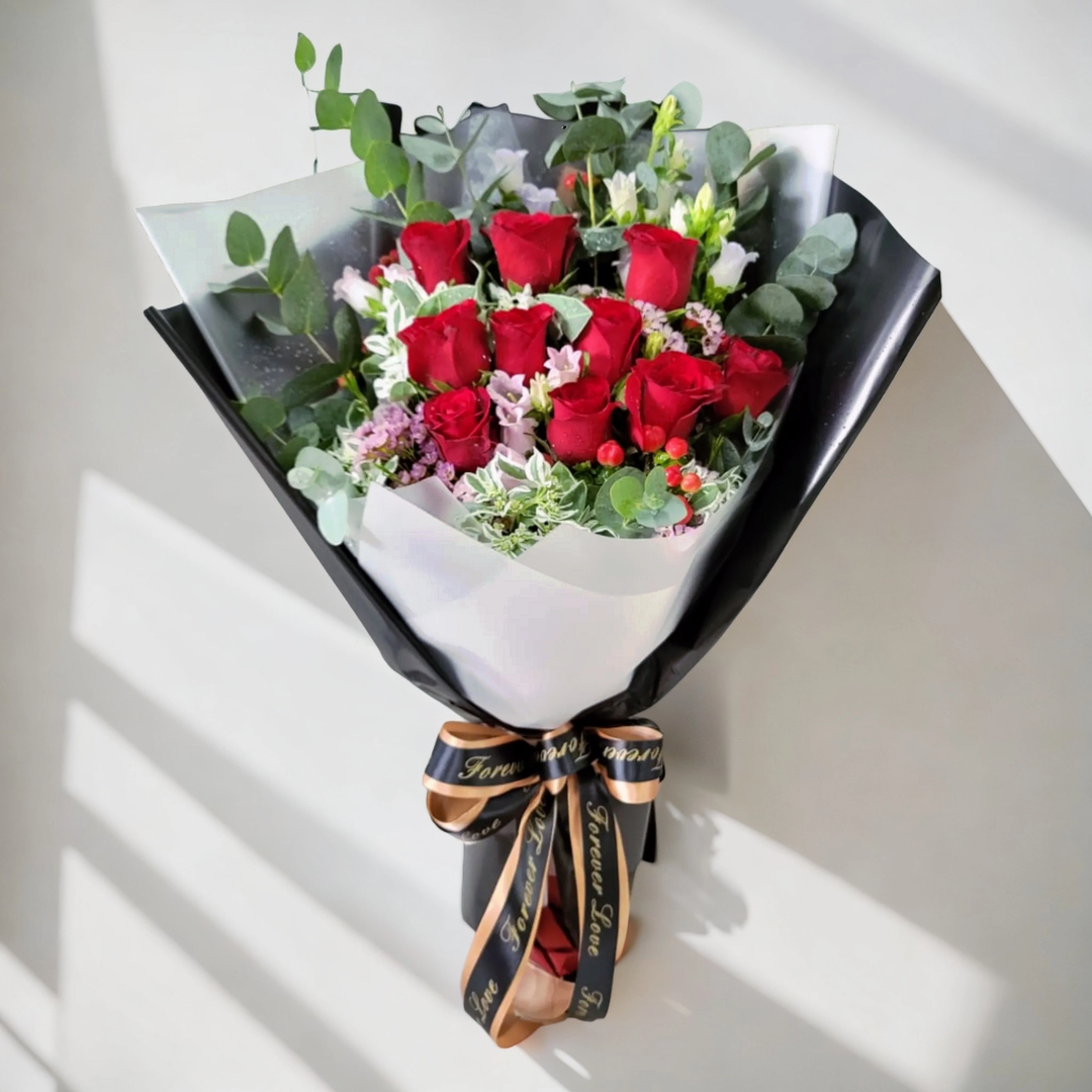 格蘭花店 - 鮮花花束 (紅玫瑰、紅豆、葉上花、立梅、風鈴、葉上花及襯花) [GF00150]