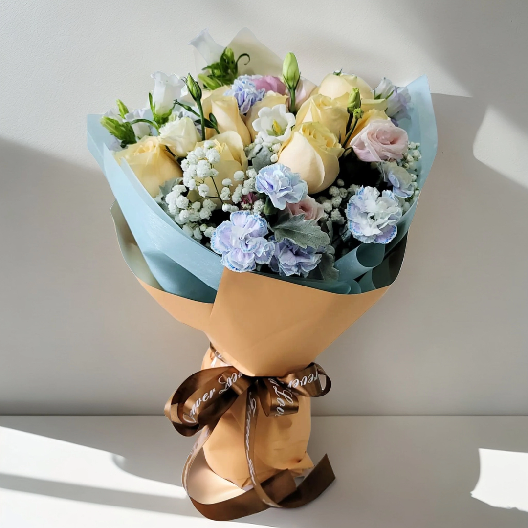 格蘭花店 - 鮮花花束 (香檳玫瑰12支、小丁香、 風鈴花、桔梗、滿天星、米蘭葉) [GF00182]