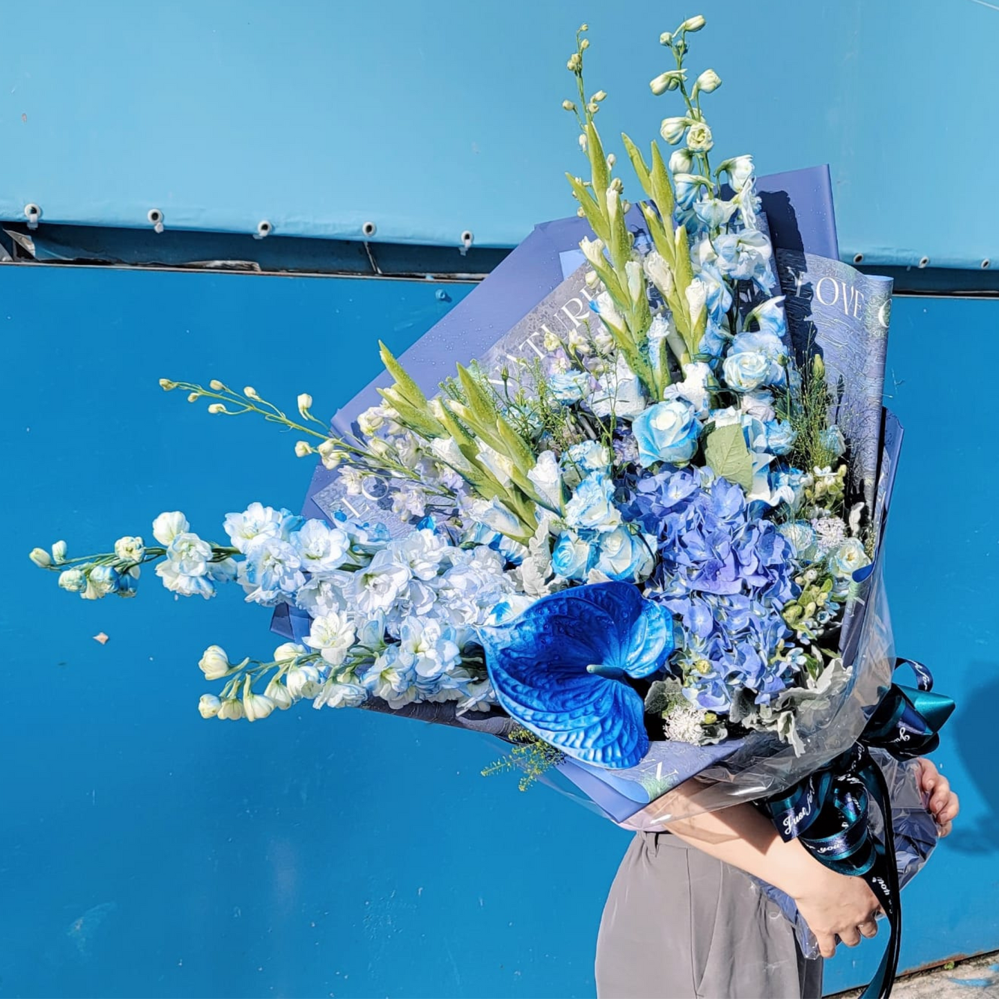 格蘭花店 - 鮮花花束 (大飛燕草、劍蘭、繡球花、玫瑰、藍色星花、BB草) [GF00202]