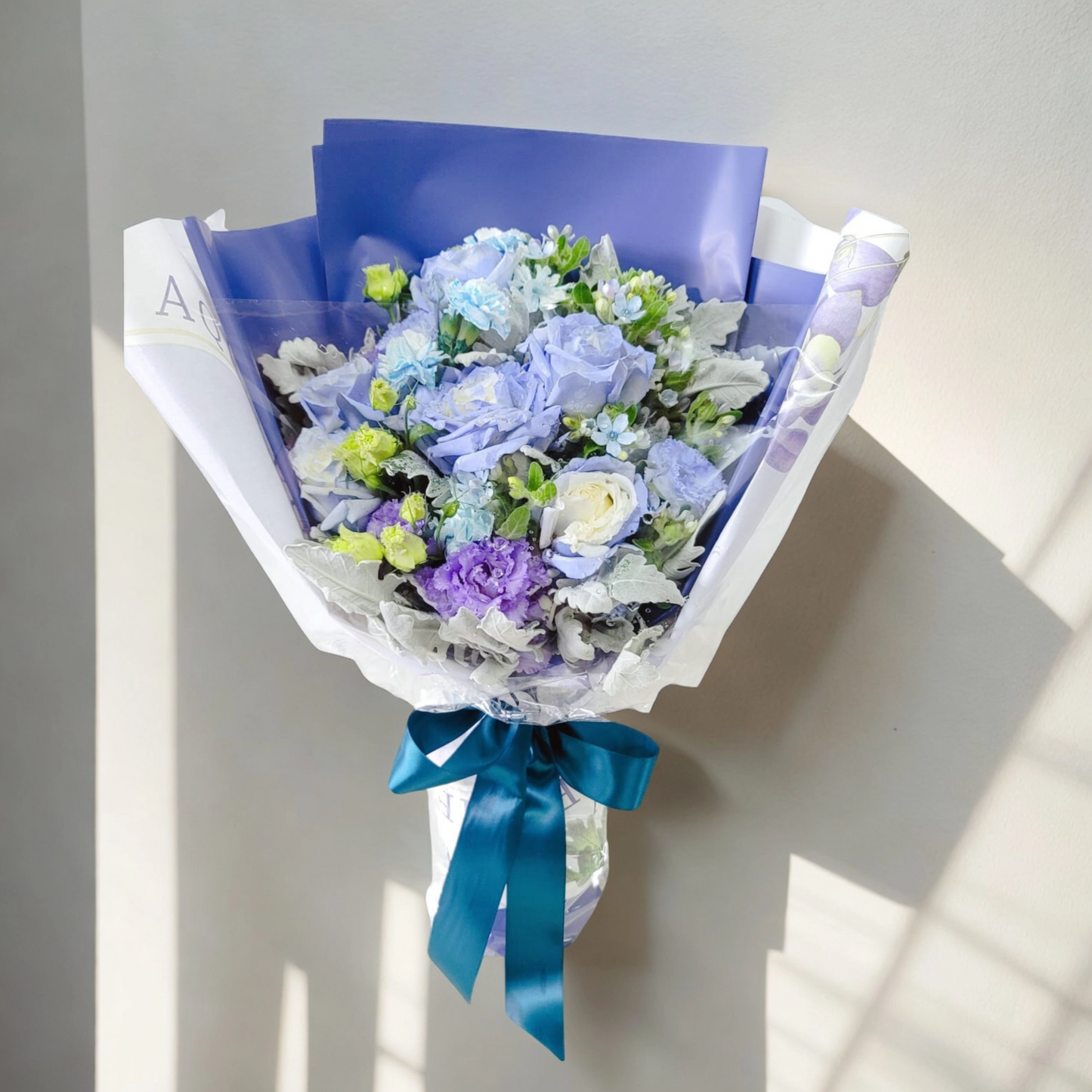 格蘭花店 - 鮮花花束 (藍玫瑰9支，南星花、桔梗、米娜草等) [GF00212]