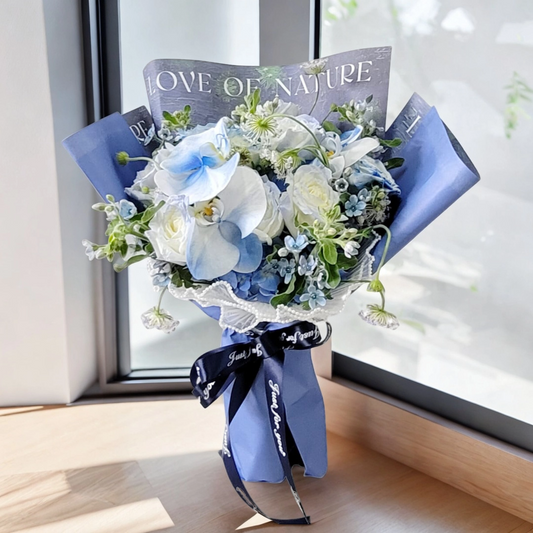 格蘭花店 - 鮮花花束 (藍玫瑰11支、藍色蝴蝶蘭、蟲蟲草、藍星花及米娜葉) [GF00219]