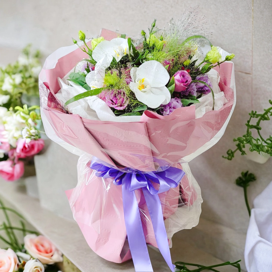 格蘭花店 - 鮮花花束 (蝴蝶蘭、玫瑰、繡球花、噴泉草及桔梗) [GF00222]