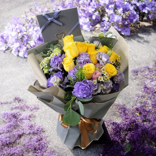 格蘭花店 - 鮮花花束 (黃玫瑰12支、桔梗、BB草、洋甘菊、米娜葉) [GF00250]