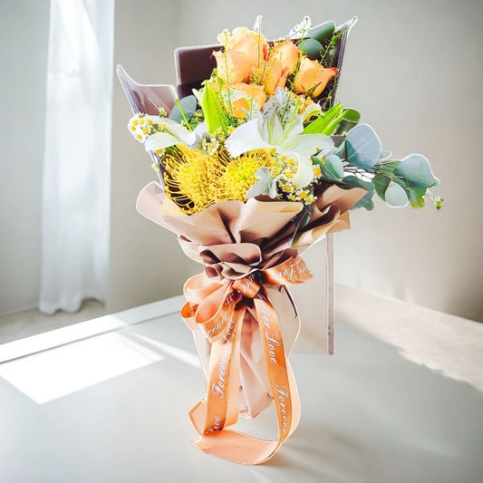 格蘭花店 - 鮮花花束 (黃玫瑰9支、白百合3支、煙花菊、BB草、尤加利葉) [GF00257]