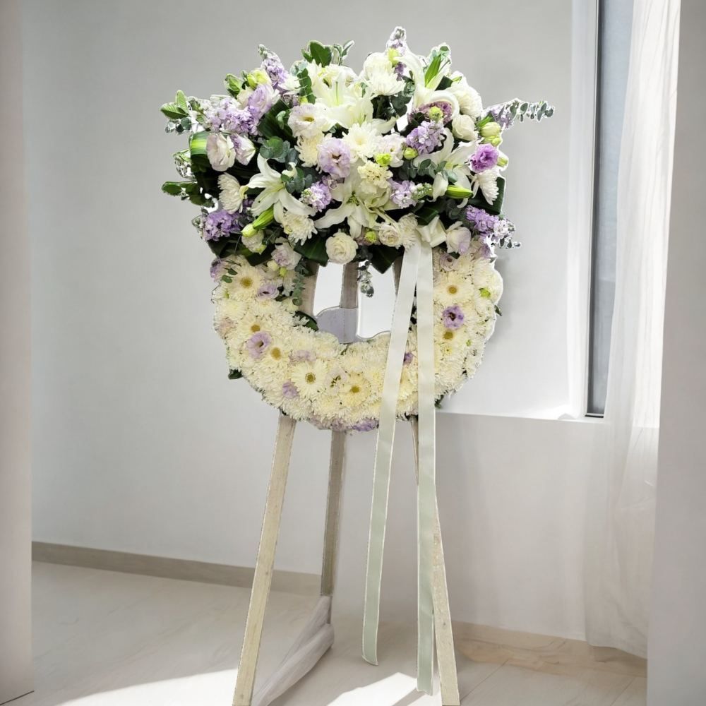 格蘭花店 - 帛事悼念花圈 (約6呎) (麝香、百合、紫桔梗、太陽花、單頭菊花) [GF00273] 喪禮 殯儀 告別式 追思會
