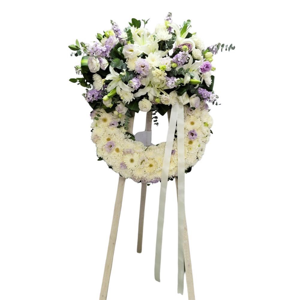 格蘭花店 - 帛事悼念花圈 (約6呎) (麝香、百合、紫桔梗、太陽花、單頭菊花) [GF00273] 喪禮 殯儀 告別式 追思會
