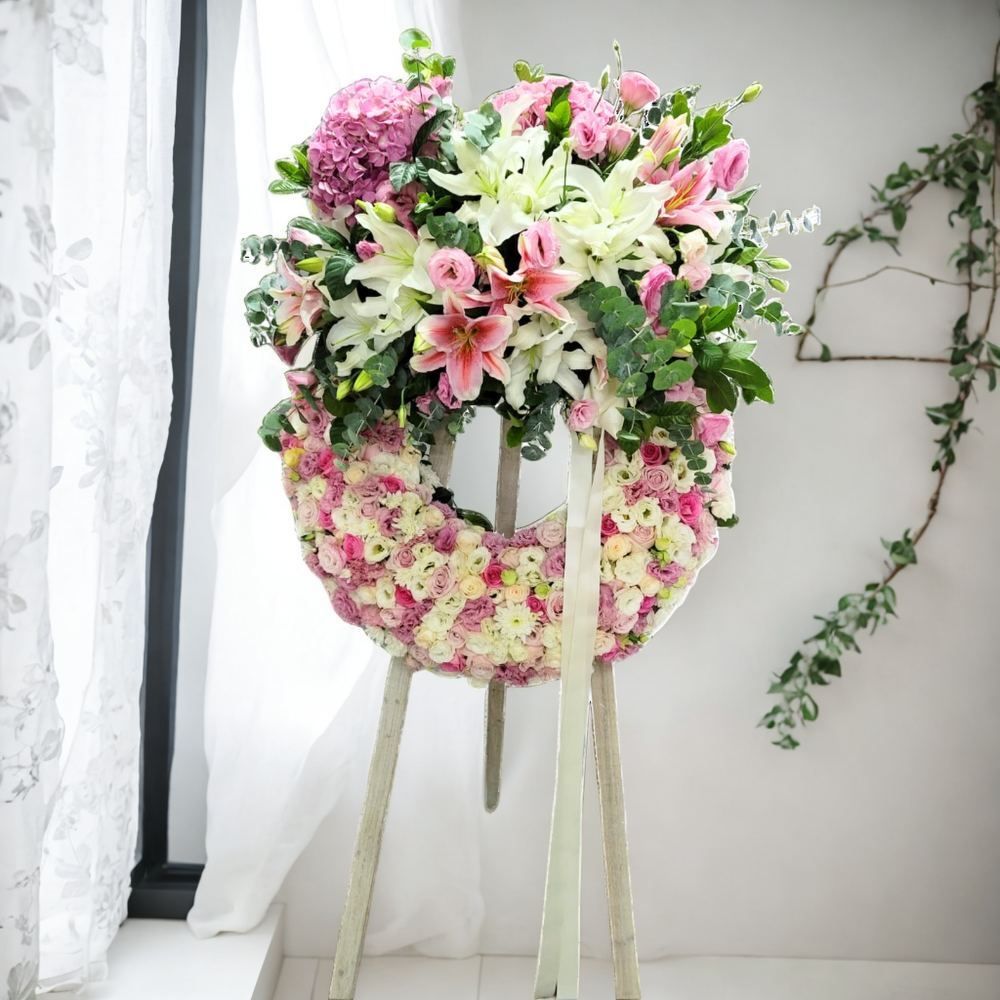 格蘭花店 - 帛事悼念花圈 (約6呎) (繡球花、粉百合、白百合、白麝香、淺粉玫瑰、粉桔梗、大油加利) [GF00282] 喪禮 殯儀 告別式 追思會