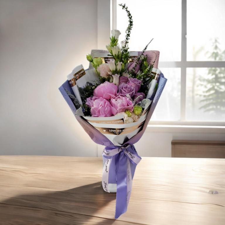 格蘭花店 - 愛慕 鮮花花束 (荷蘭牡丹3枝、紫玫瑰6枝、桔梗及其襯花) [GF00317]