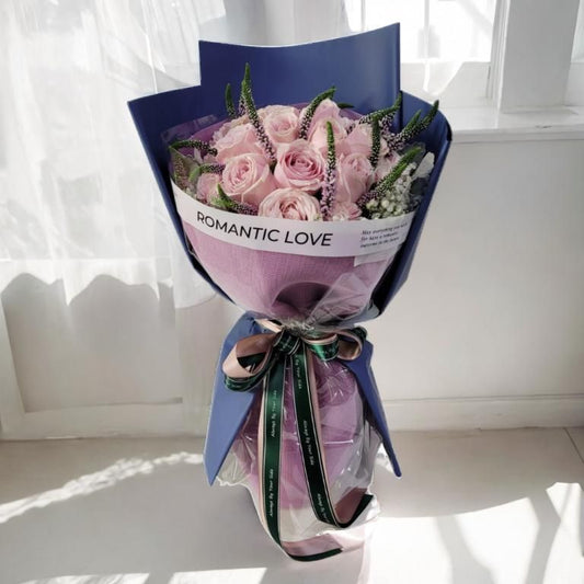 格蘭花店 - 粉紅佳人 鮮花花束 (粉紅玫瑰11支、鼠尾草、滿天星及其襯花) [GF00325]