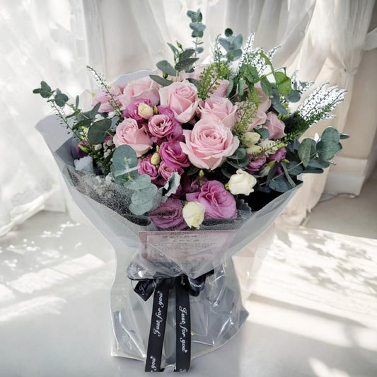 格蘭花店 - 你是我唯一 鮮花花束 (粉玫瑰11枝、桔梗、尤加利、BB草及其襯花) [GF00332]