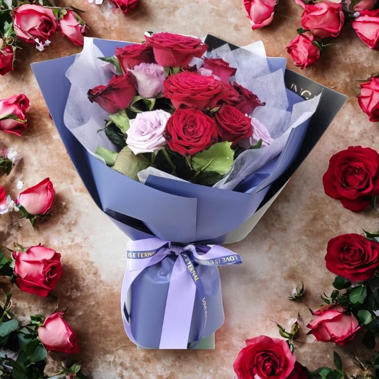 格蘭花店 - 萬千寵愛 鮮花花束 (紅玫瑰9支、紫玫瑰3枝及其襯花) [GF00334]