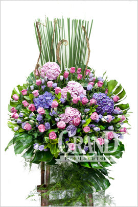 格蘭花店 - 開張花籃 (繡球花5個、玫瑰、桔梗、龜背葉及其他襯花) [GO16-2]